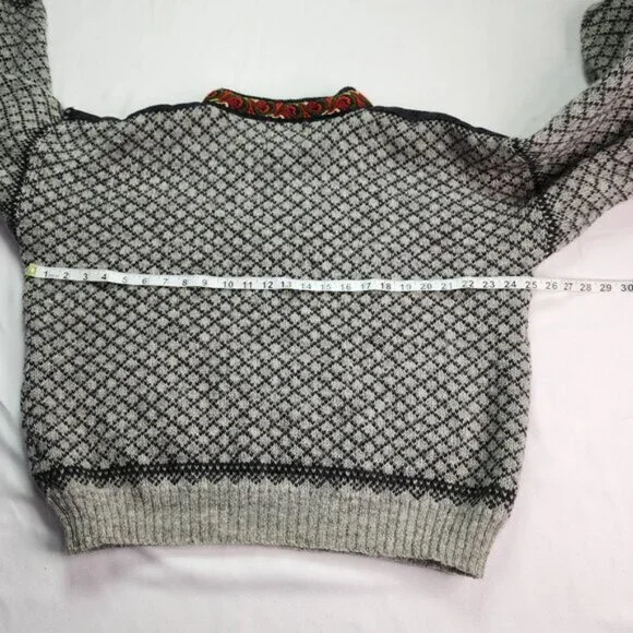 Vintage Volund Norway Thick Wool Sweater (M)